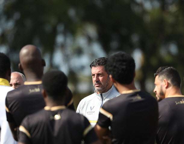 فيتوريا مدرب النصر
