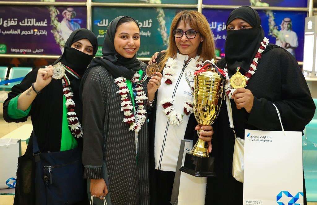 من وصول اللاعبات