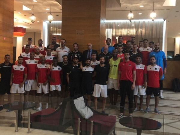 الرجوب يزور معسكر المنتخب الفلسطيني