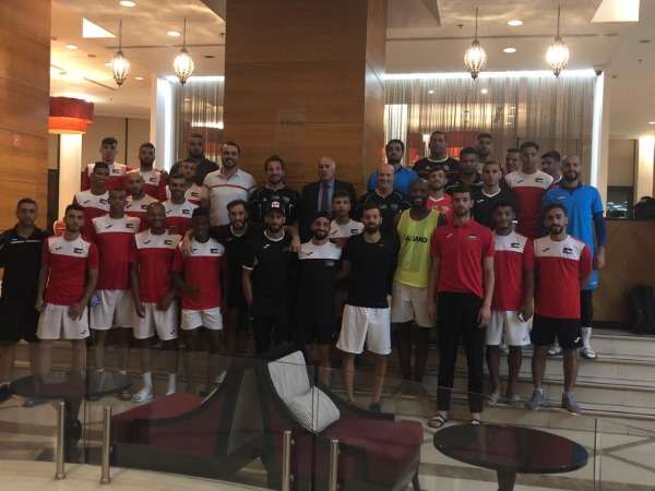 الرجوب يزور معسكر المنتخب الفلسطيني