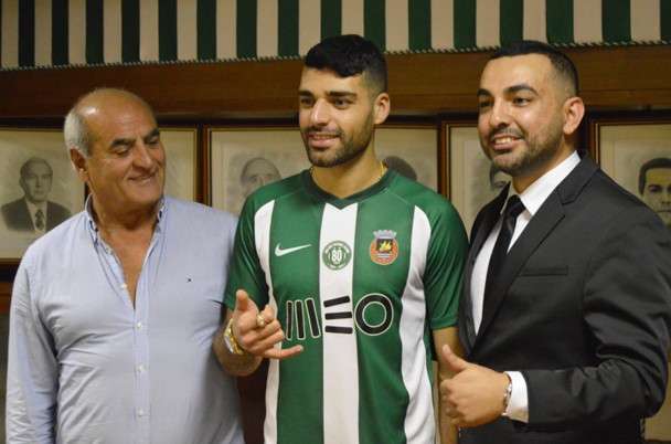 من تقديم اللاعب