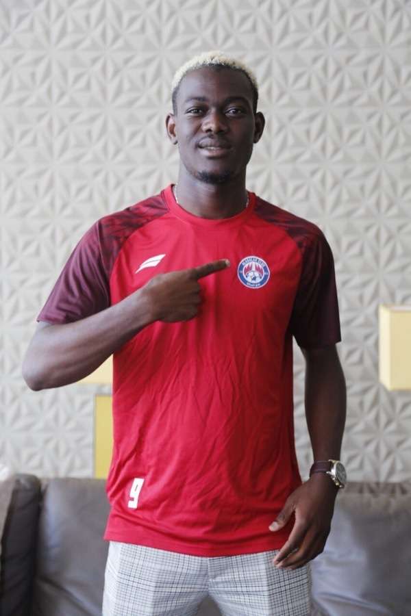 من تقديم اللاعب