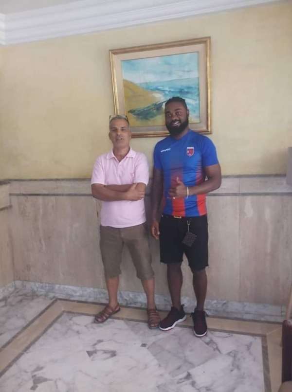 النيجيري لقمان هارونا بعد التوقيع لاتحاد تطاوين