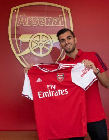 سيبايوس مع قميص آرسنال