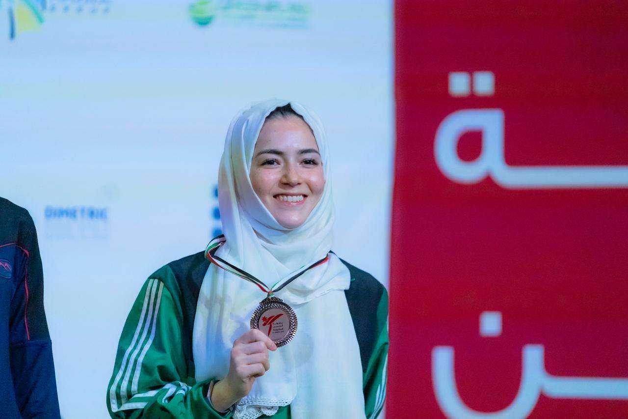 أبرار بخاري مع برونزية بطولة الحسن للتايكواندو