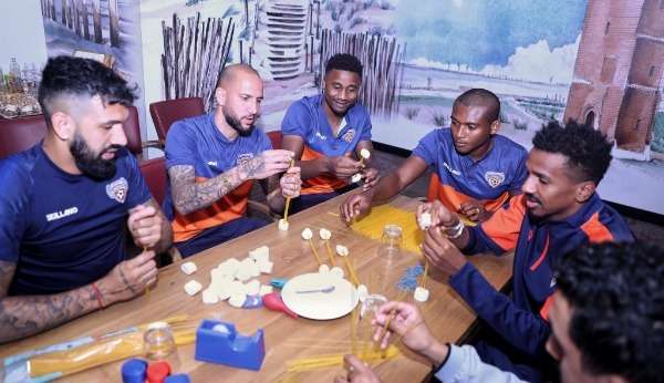 لاعبو الفيحاء خلال المعسكر