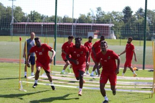 لاعبو الوحدة 