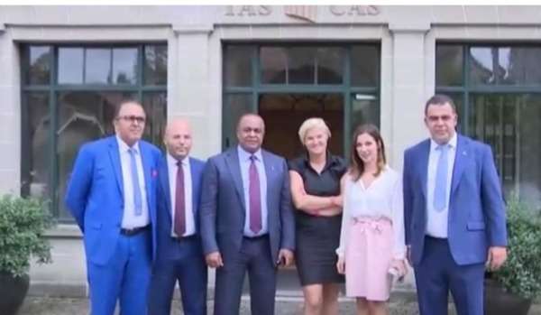 الناصيري برفقة المحامين