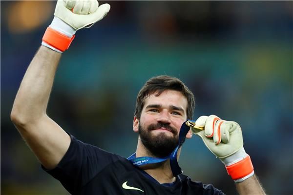 أليسون بيكر