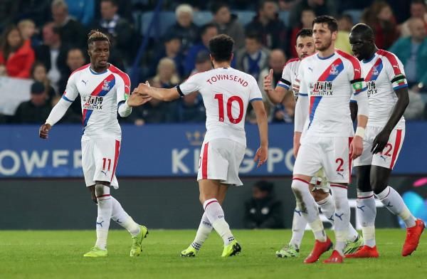 زاها مع لاعبي كريستال بالاس