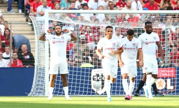 لاعب ليون ممفيس ديباي