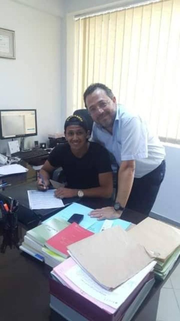 من توقيع العقد