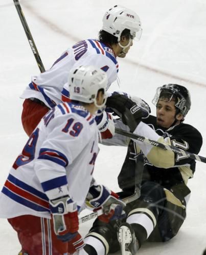 2010-11-16t010402z_01_pit04d_rtridsp_3_nhl_reuters