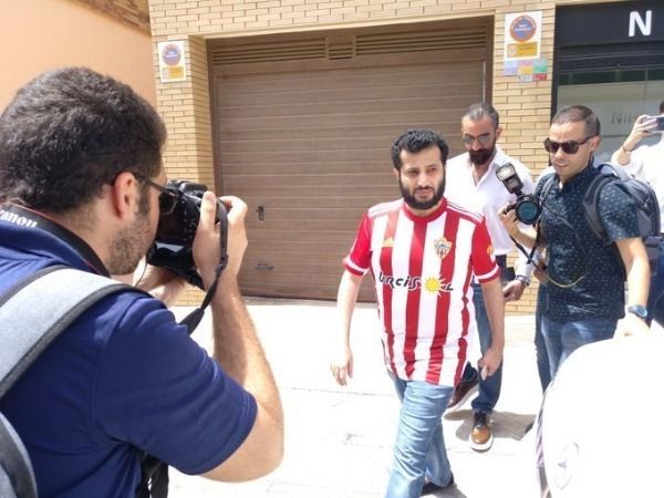 تركي آل الشيخ بقميص ألميريا