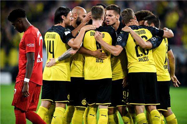 احتفال لاعبو بوروسيا دورتموند