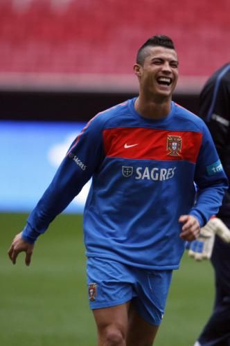 2010-11-16t182128z_01_rfm12_rtridsp_3_soccer-portugal_reuters