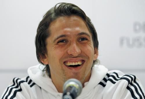 2010-11-16t125057z_01_rcs07_rtridsp_3_soccer_reuters