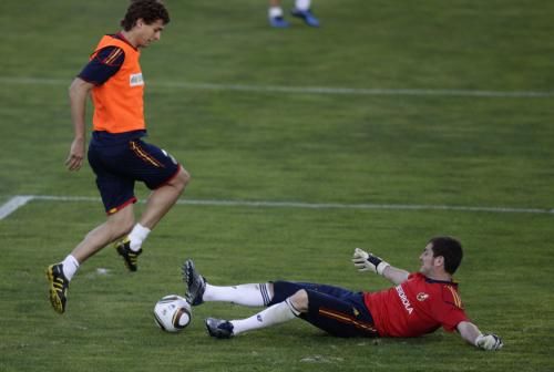 2010-10-06t181426z_01_jmg02_rtridsp_3_soccer-euro-spain_reuters