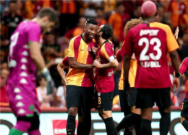 لاعبو جالطه سراي