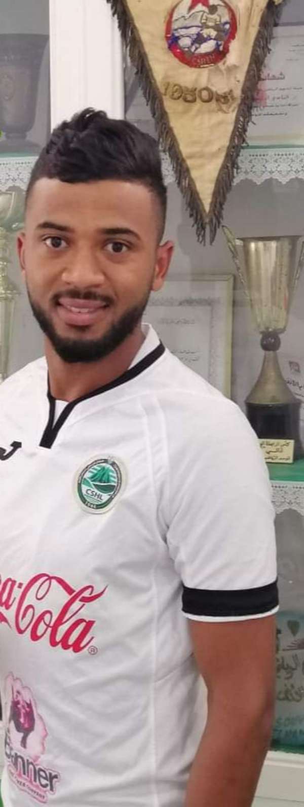 الفزاني بقميص حمام الأنف