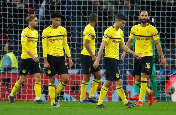 توبراك مع لاعبي دورتموند