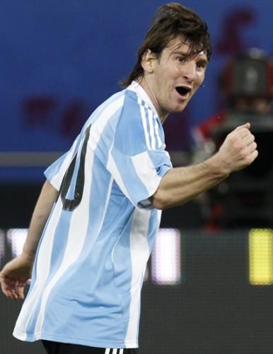 2010-11-17t192623z_01_qat18_rtridsp_3_soccer-friendly_reuters