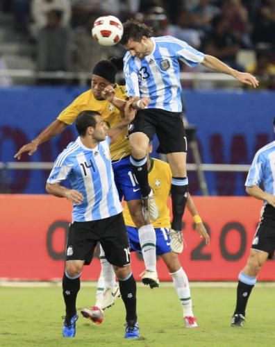 2010-11-17t183047z_01_doh502_rtridsp_3_soccer-friendly_reuters