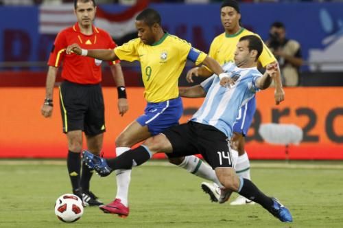 2010-11-17t181034z_01_qat16_rtridsp_3_soccer-friendly_reuters