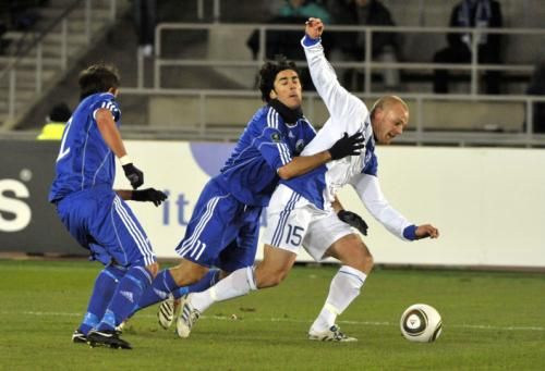 2010-11-17t182541z_01_sin602_rtridsp_3_soccer-euro_reuters