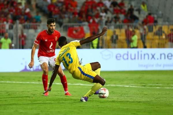 أزارو خلال اللقاء 