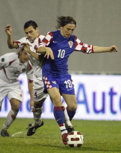 2010-11-17t180759z_01_nso09_rtridsp_3_soccer-euro_reuters