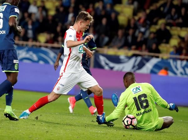 2017-04-04t202902z_1789974493_rc1e4c433000_rtrmadp_3_soccer-france-amo-lil_reuters