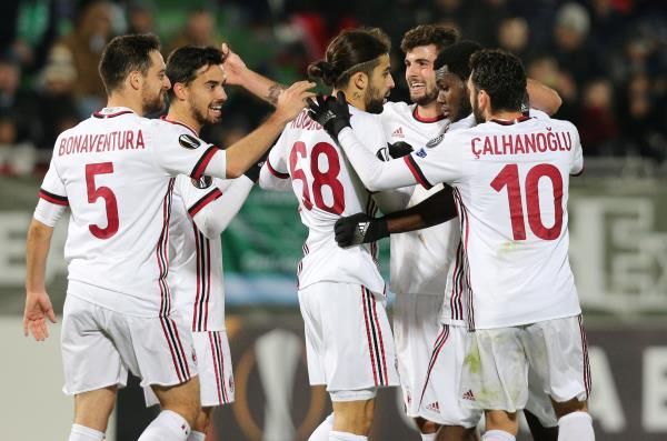 لاعبو ميلان - أرشيفية