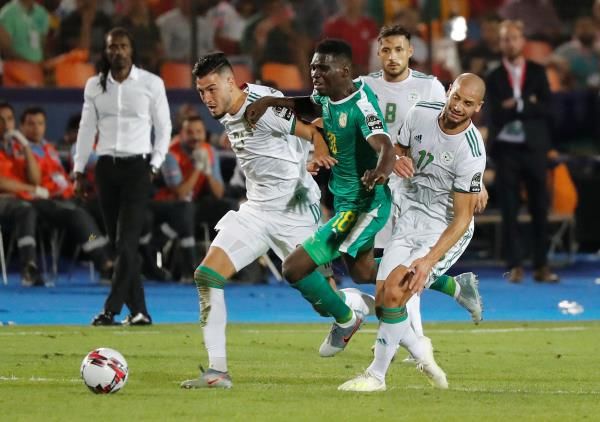 عدلان قديورة مع منتخب الجزائر