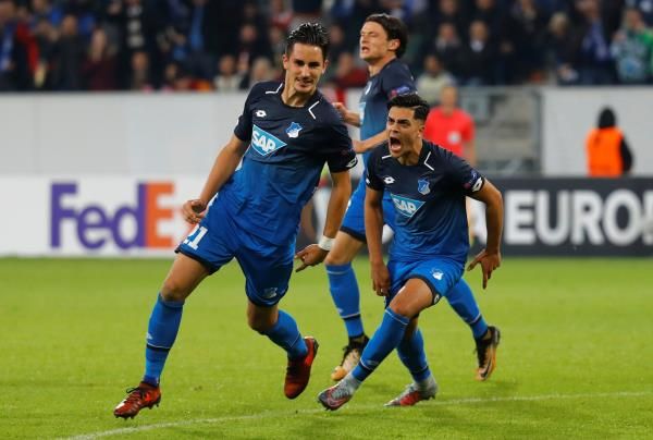 هيبنر مع لاعبي هوفنهايم 