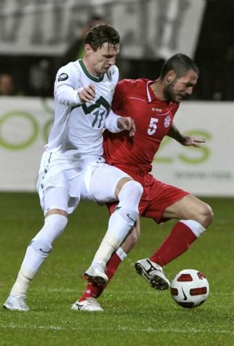 2010-11-17t211216z_01_lju02_rtridsp_3_soccer-friendly_reuters