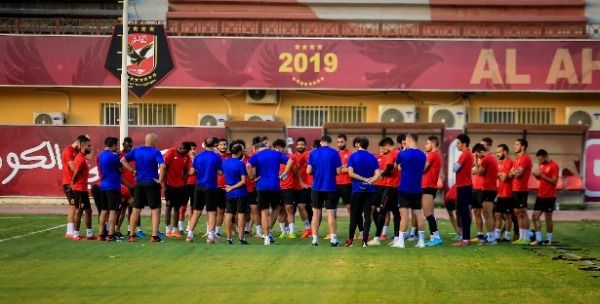 لاعبو الأهلي