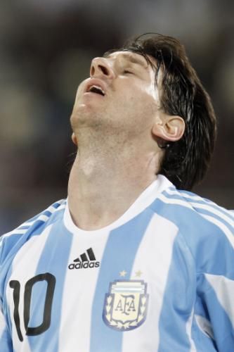 2010-11-17t202657z_01_qat48_rtridsp_3_soccer-friendly_reuters