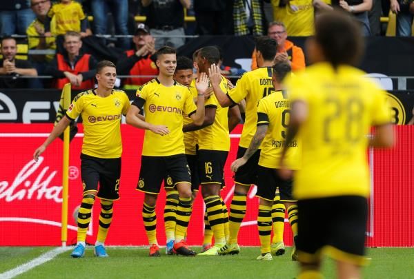 احتفال سانشو ولاعبي دورتموند