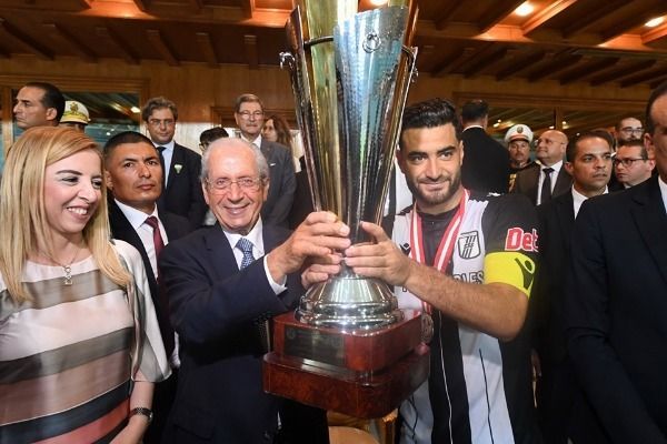 المثلوثي بجانب رئيس تونس محمد الناصر 