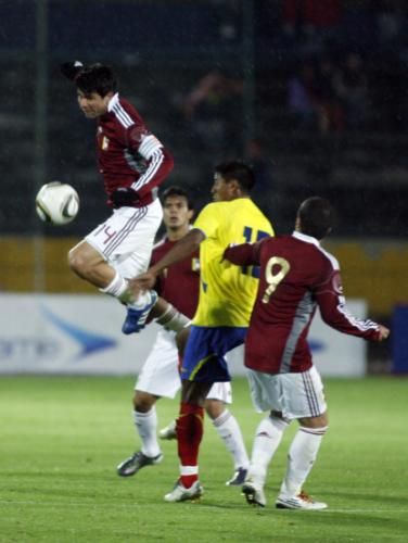 2010-11-18t031107z_01_qui09_rtridsp_3_soccer-friendly_reuters