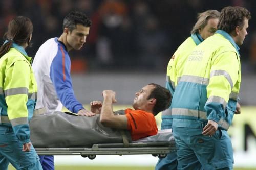 2010-11-17t203849z_01_mkn005_rtridsp_3_soccer-friendly_reuters