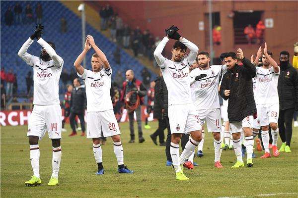 باكيتا مع لاعبي ميلان