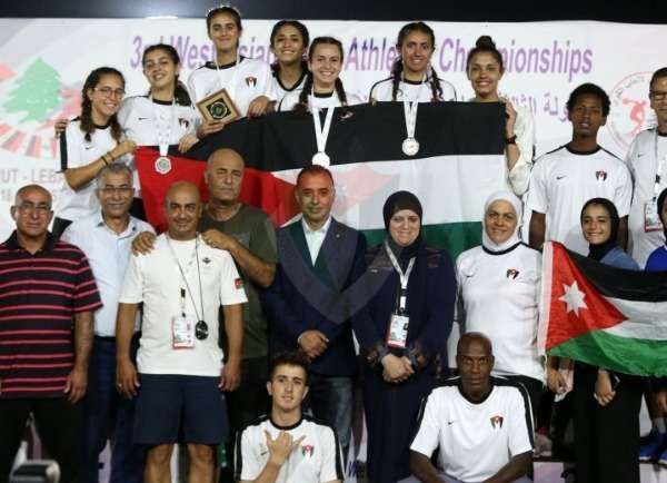منتخب الأردن أثناء التتويج