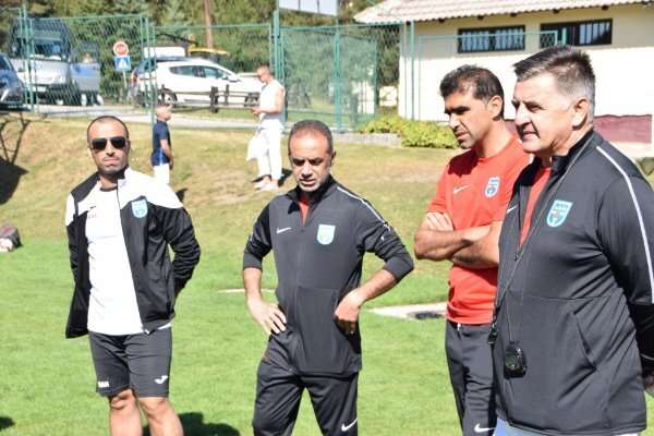 بدر حجي وأعضاء الجهاز الفني 