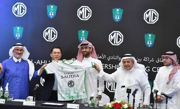 من حفل التوقيع