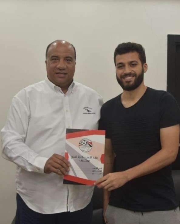 بعد توقيع العقود