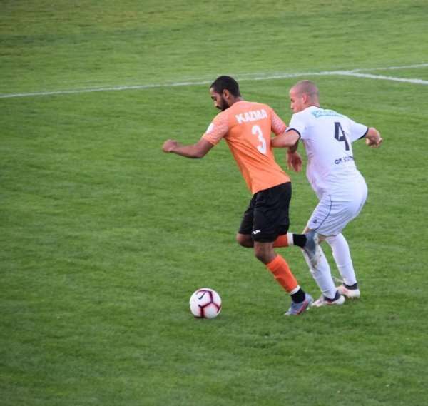 جانب من مباراة كاظمة وزلاتيبور الصربي