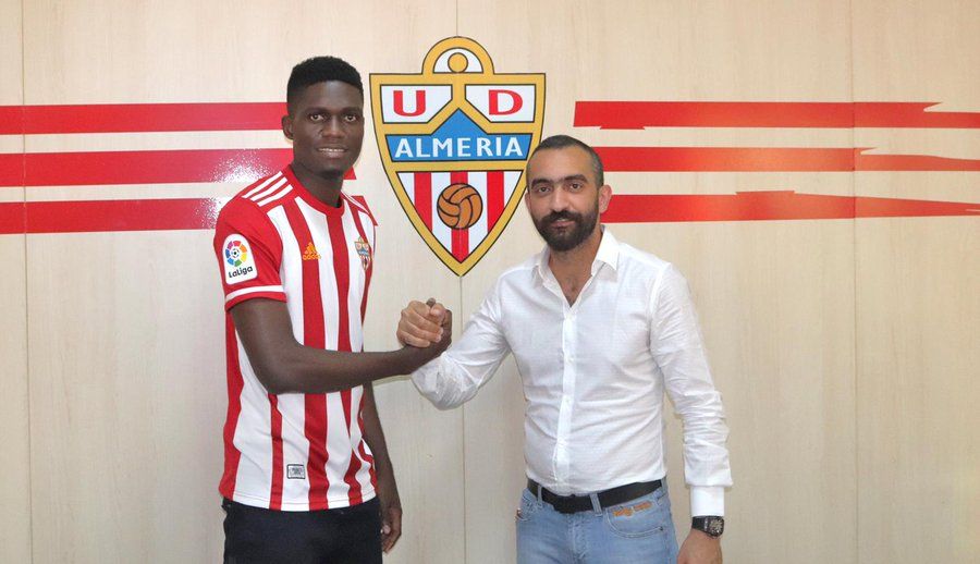 فالنتين جيمس