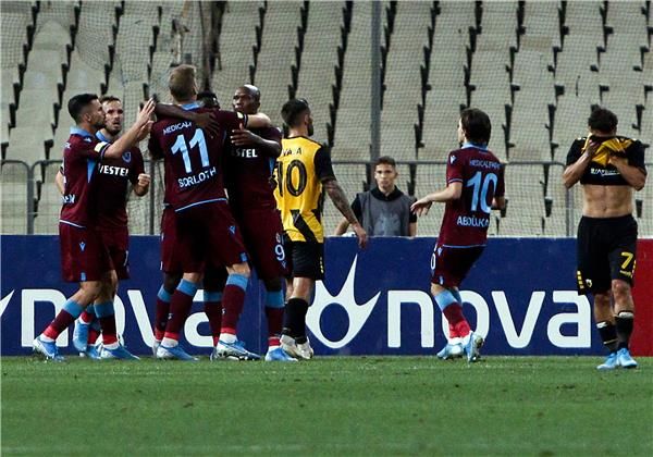 من لقاء طرابزون وآيك أثينا